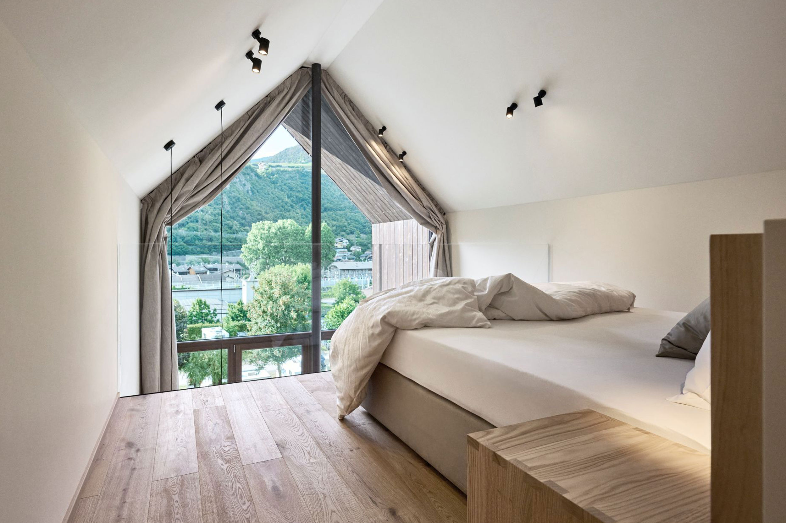 Chalet mit Ausblick auf das Kloster Säben